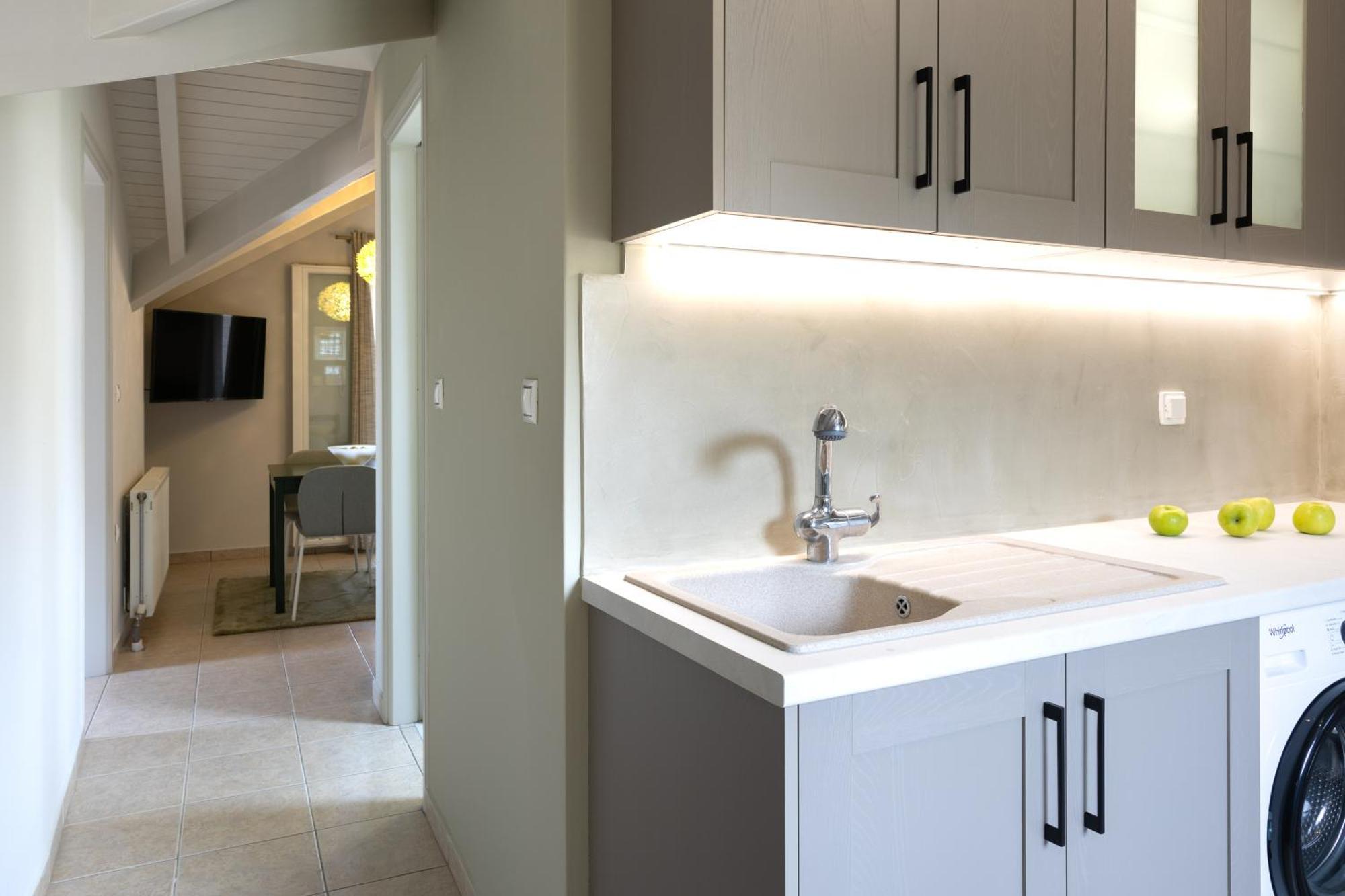 Domus City Apartment Аргостолион Екстериор снимка
